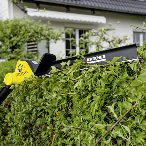 Аккумуляторный кусторез Karcher PHG 18-45 Battery - <h3>Удлинитель</h3>
Обеспечивает обрезку высоких живых изгородей. Оснащен быстродействующими разъемами для легкой установки и хранения инструмента с экономией места.