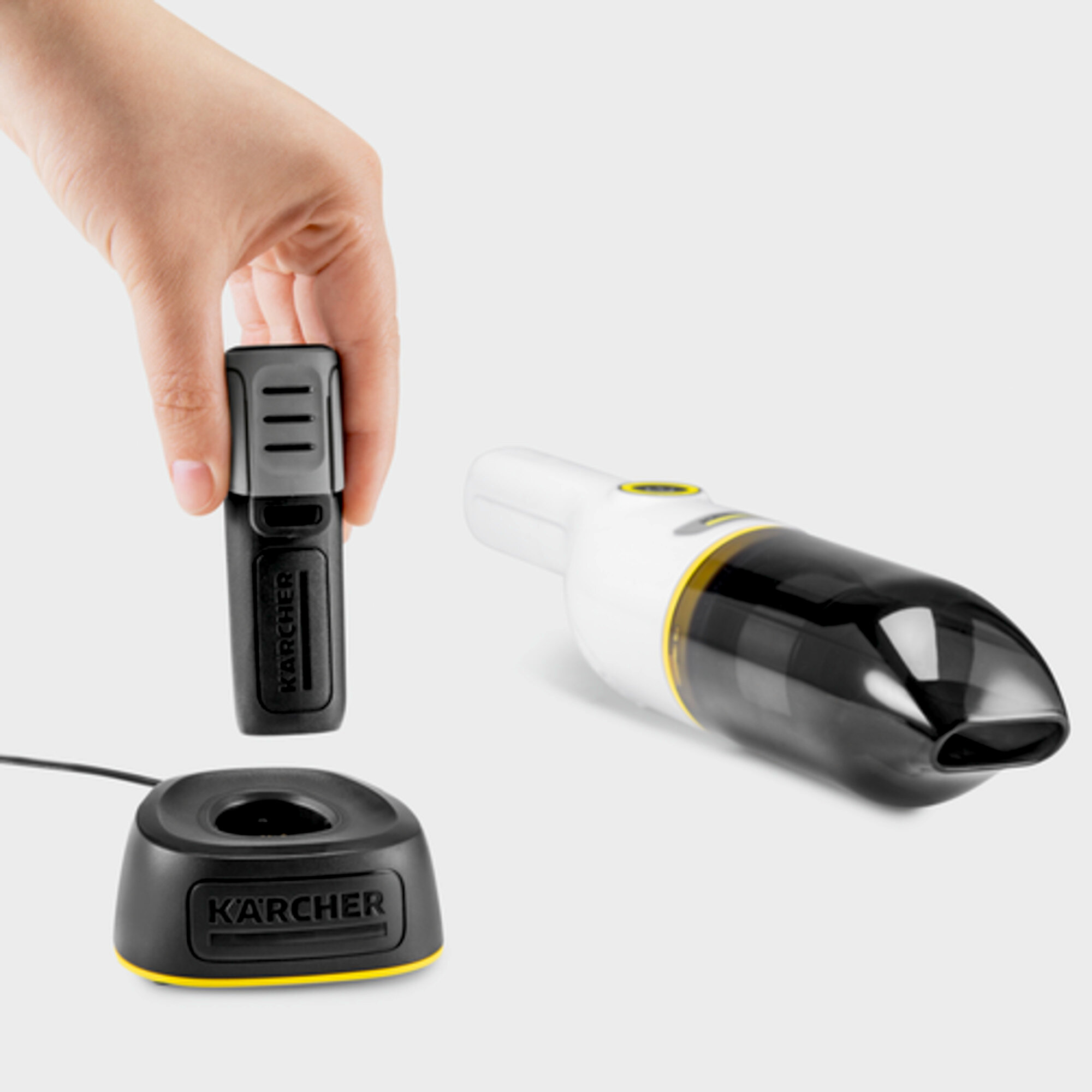 Ручной аккумуляторный пылесос Karcher CVH 2-4 - <h3>Karcher Battery Power 4 В: сменный аккумулятор предлагается в качестве опции</h3>
Максимум гибкости и продление времени работы за счет использования дополнительного аккумулятора. Высокая энергоотдача, безопасность и долгий срок службы благодаря литий-ионным аккумуляторным элементам. Совместимость со всеми аппаратами Karcher на платформе Battery Power 4 В.