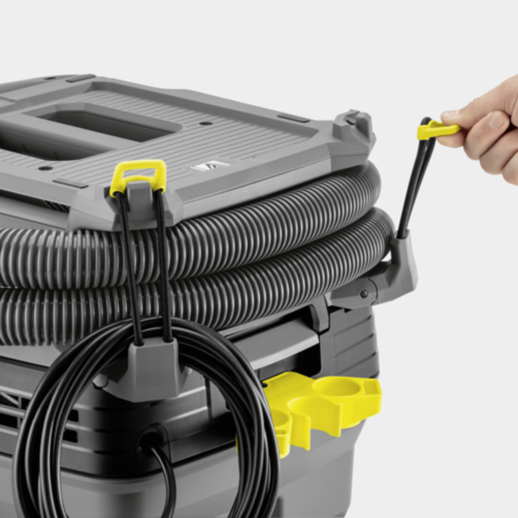 Профессиональный пылесос Karcher NT 40/1 Ap L - <h3>Полуавтоматическая очистка фильтра</h3>
Полуавтоматическая система очистки фильтра гарантирует постоянную высокую силу всасывания Кнопка очистки фильтра облегчает работу.
