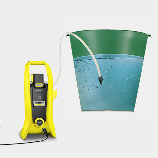 Аккумуляторная минимойка высокого давления Karcher K 2 Battery - <h3>Режим всасывания воды из открытых источников</h3>
Возможность соединения с всасывающим шлангом Kärcher для уборки вне зависимости от источников воды. Всасывающий шланг можно приобрести отдельно.
