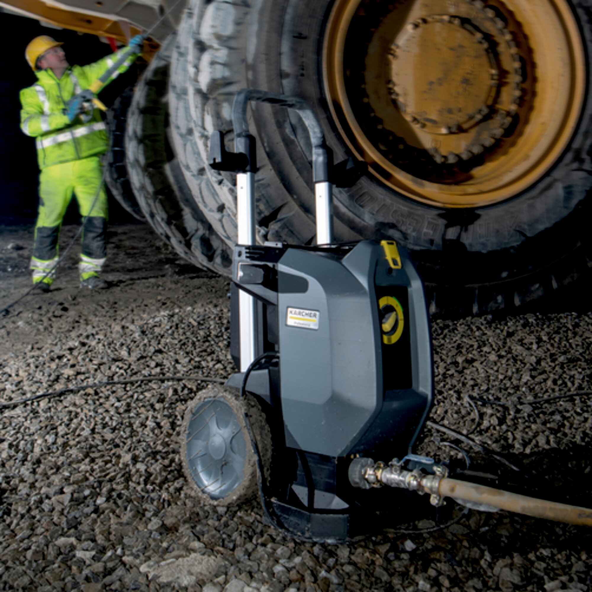 Аппарат высокого давления Karcher HD 10/25-4 S - <h3>Компактный дизайн с вертикальным расположением моторно-насосного агрегата</h3>
Компактные габаритные размеры и малая занимаемая площадь. Маневренность и удобство транспортировки. Высокая устойчивость аппарата.