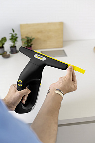 Аккумуляторный стеклоочиститель Karcher WV 2 Universal Precision+ Black - изображение 3